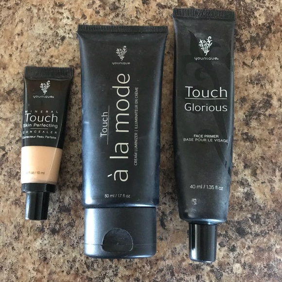 Younique set with makeup sold - Picture 2 of 3